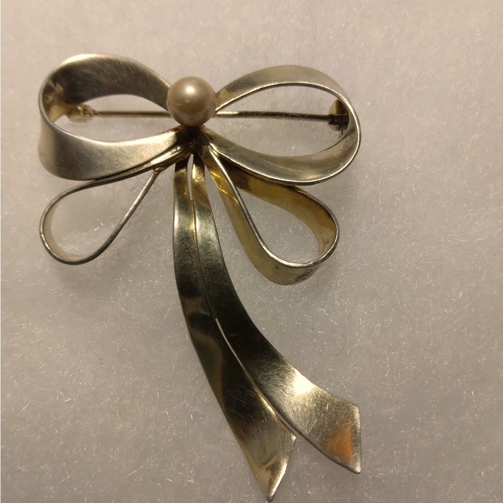 Elegant Vermeil Gold over Sterling 40's brooch by Hartzburg J&L